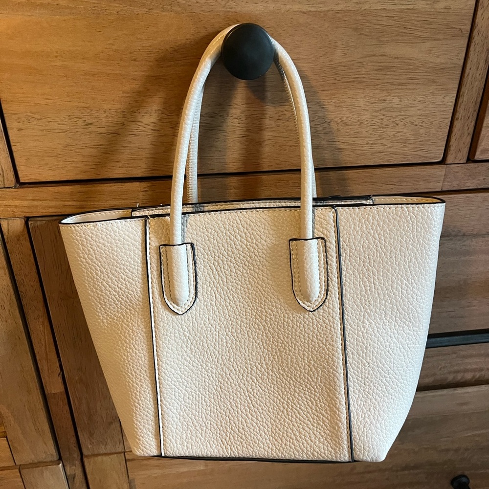 Elegant Cream Tote Bag - Picture 3 of 6